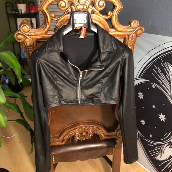 Triple Threat black zippered crop jacket - Picture 2 of 8